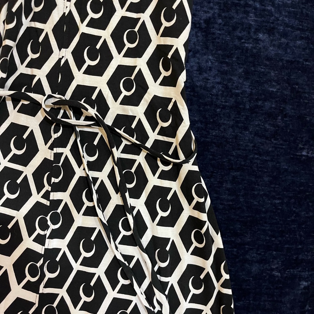 Boden Monochrome Geometric MIDI Dress - Picture 6 of 9